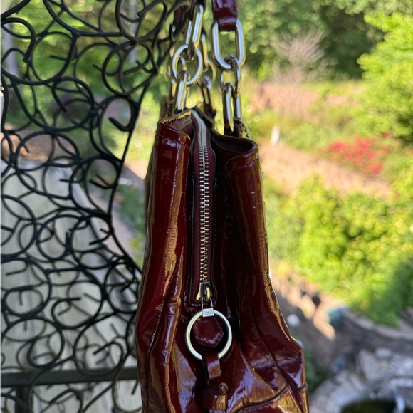 👜 Coach Patent Leather Gallery Tote – Deep Cherry Red 🍒 - Picture 3 of 9